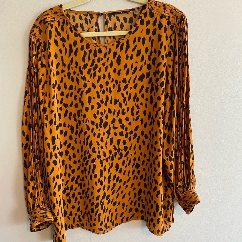 Tahari XL leopard print blouse